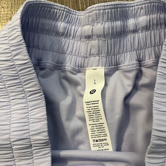 Lululemon Shake It Out High-Rise Running Short 2.5" Lavender Frost Sz L NWT - Picture 3 of 6